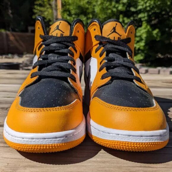 Air Jordan 1 Retro Mid 'Taxi' - 6.5Y - Picture 4 of 11